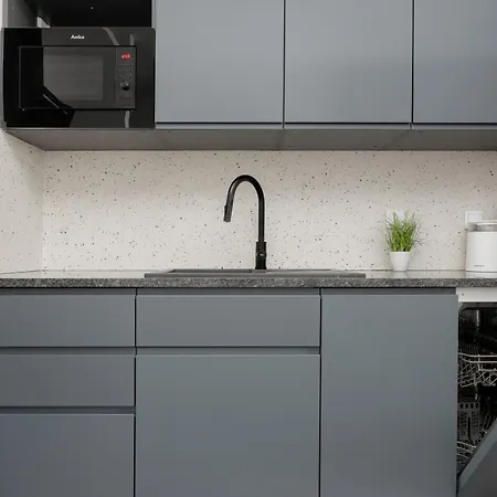 Nowoczesny Apartament Z Ogrodem Na Przedmiesciach Warszawy By Renters Lesznowola (Masovia)