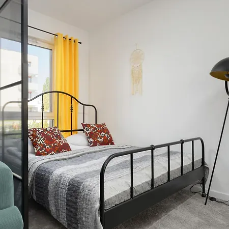 Nowoczesny Apartament Z Ogrodem Na Przedmiesciach Warszawy By Renters Apartamento Lesznowola (Masovia)