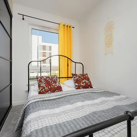 Nowoczesny Apartament Z Ogrodem Na Przedmiesciach Warszawy By Renters Apartamento *